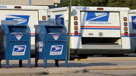 بيلوسي تطالب بالتصويت في الانتخابات على USPS