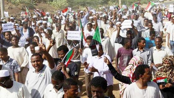 مظاهرات بـ5 مدن سودانية تطالب بتنحي البشير