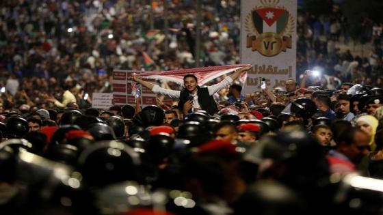 Protesters shout slogans during a protest in Amman, Jordan, June 3, 2018. REUTERS/Muhammad Hamed