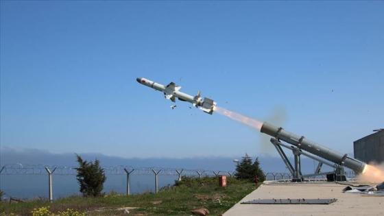 البحرية التركية تختبر صاروخ يثير القلق في المنطقة