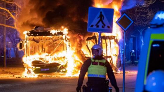 بغداد تستدعي القائم بالأعمال السويدي بسبب حرق القرآن