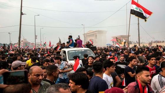 متظاهر عراقي