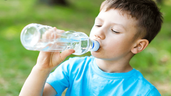اهمية شرب الماء للأطفال