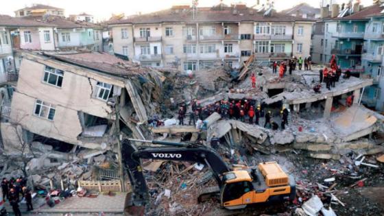 ضحايا في زلزال ضرب الحدود التركية