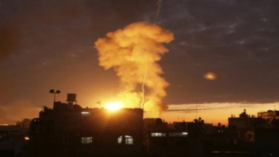 جيش الأحتلال يقصف مواقع بغزة