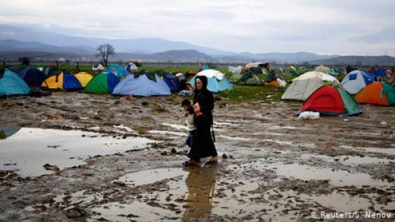 تنمو مخيمات المهاجرين المؤقتة خارج المدن البوسنية