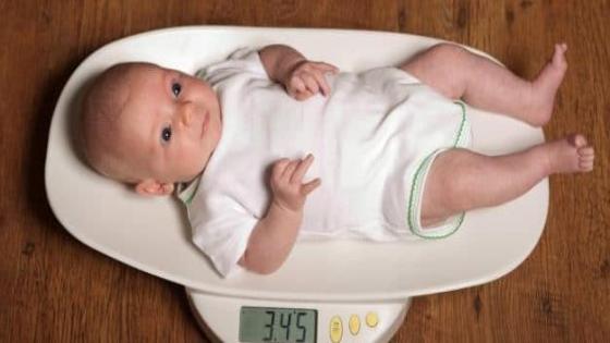نقص وزن الرضيع بعد الولادة
