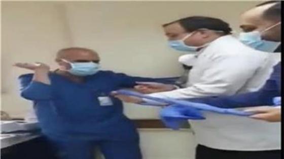 القبض على طبيب واقعة “السجود لكلب” في مصر 